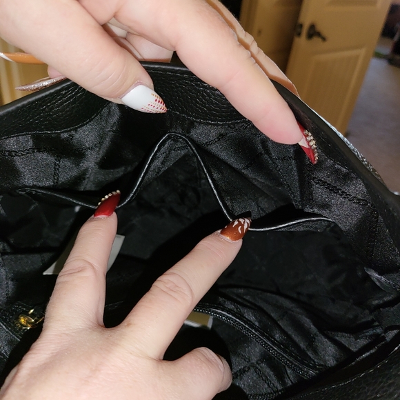 Ladies Michael Kors purse - Picture 5 of 9